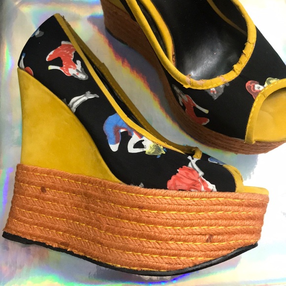 BANANA REPUBLIC LA Pin-Up Doll Babes Wedges - Picture 3 of 8